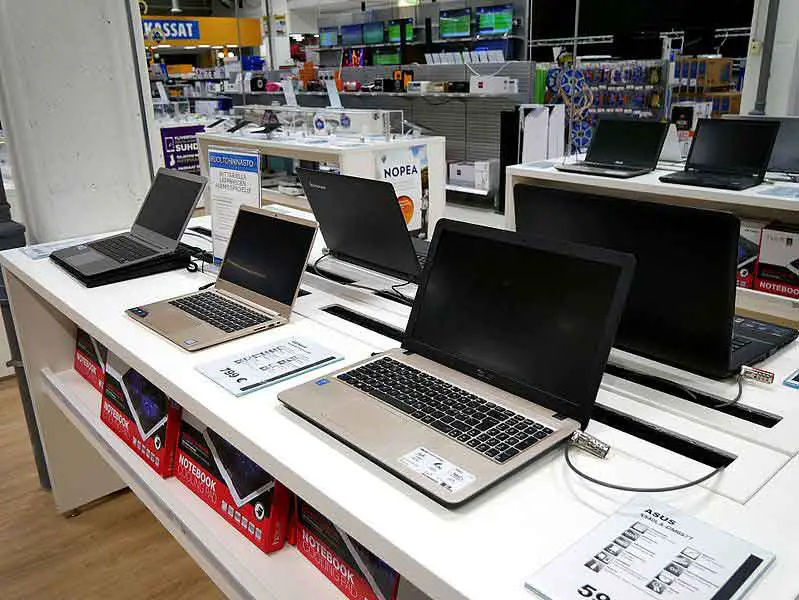 Refurbished vs New Laptop - Which Should You Get in 2022?
