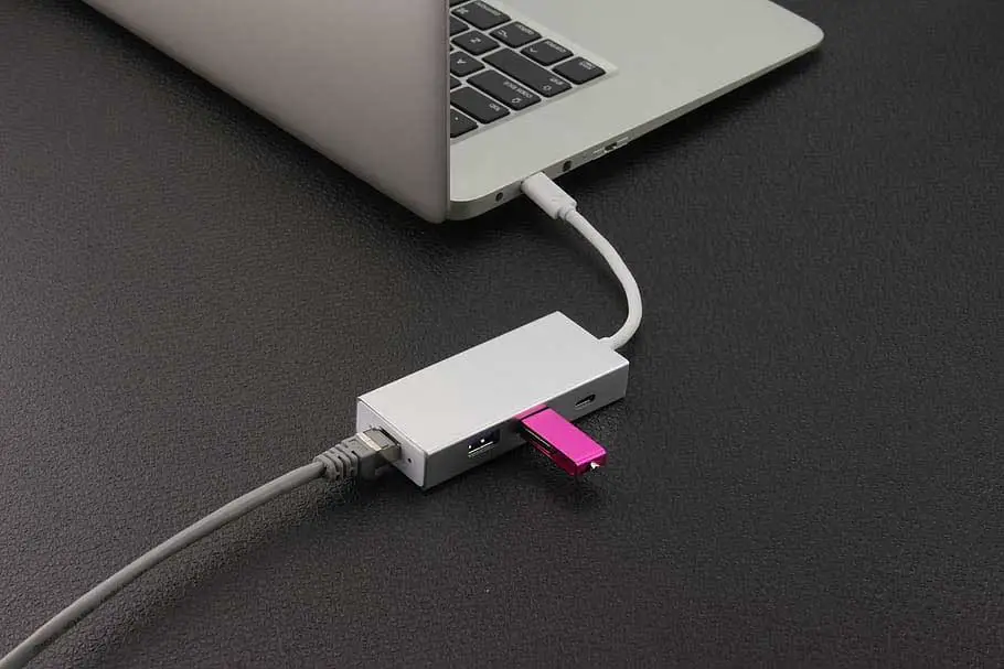 how to charge a laptop battery without a laptop via USB C port
